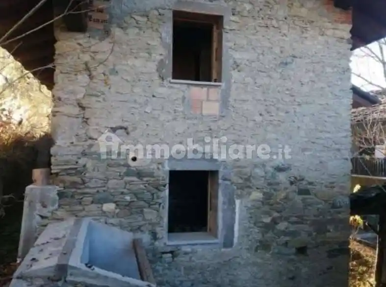 Palazzo - Stabile in vendita a Gressan