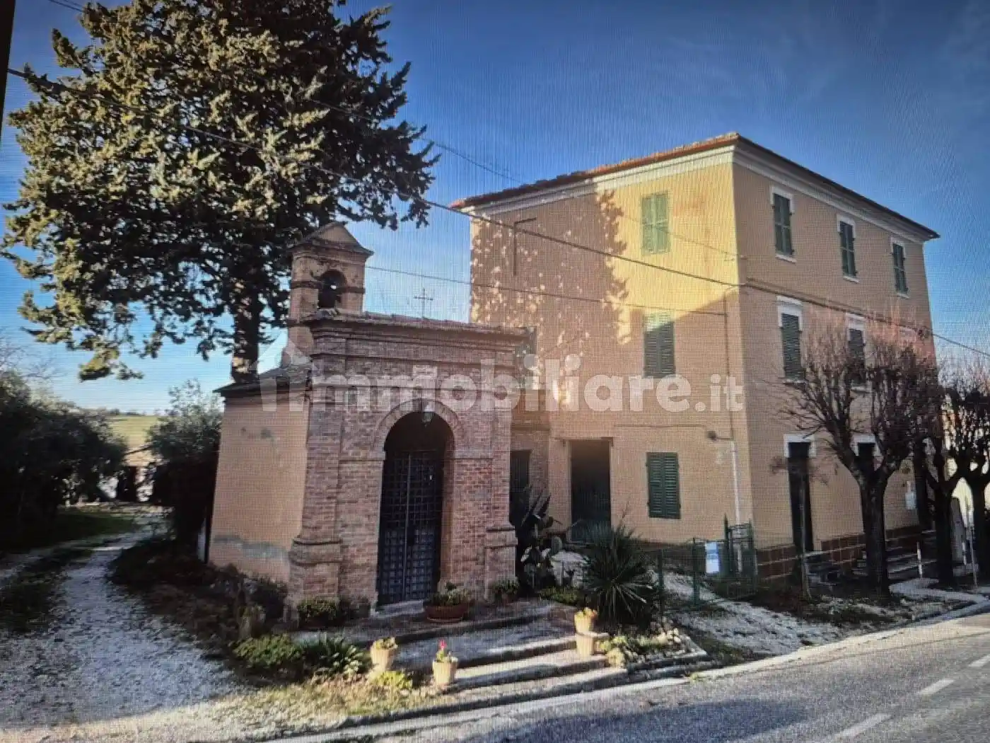 Palazzo - Edificio in vendita a Arcevia