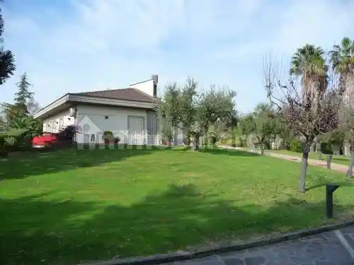 Villa in vendita a Aprilia