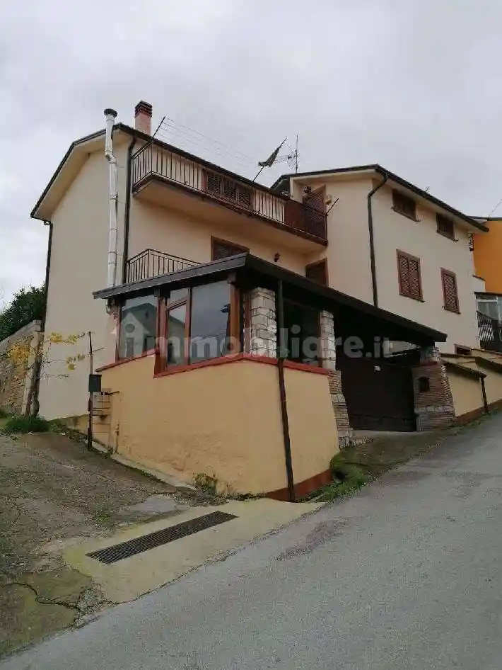 Villa in vendita a San Leucio del Sannio