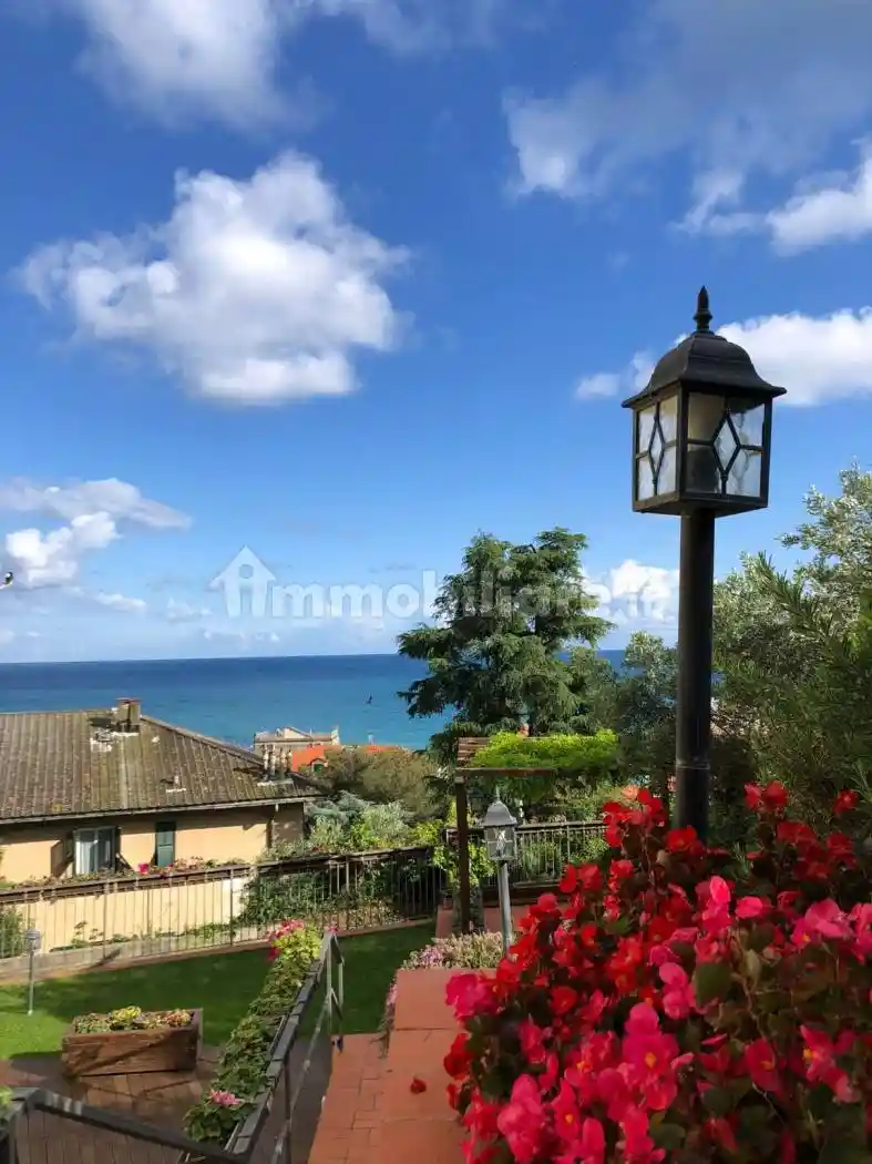 Appartamento in affitto a Varazze