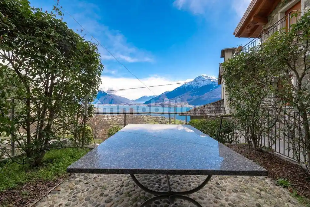 Rustico - Casale in vendita a Dongo