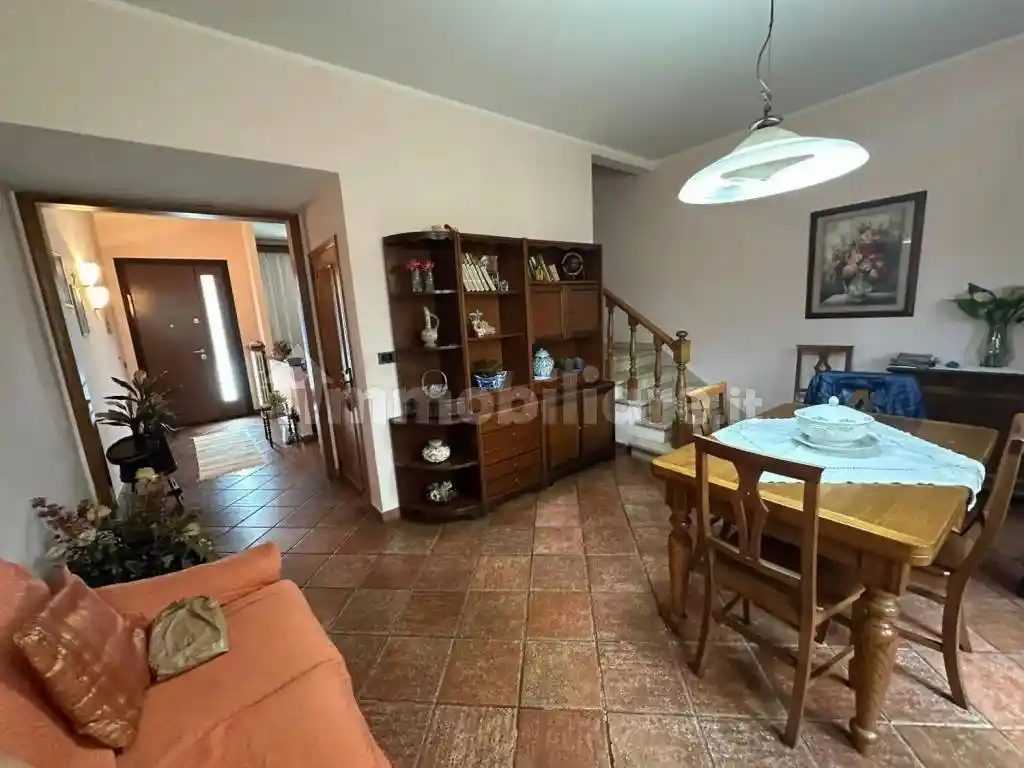 Casa indipendente in vendita a Prato