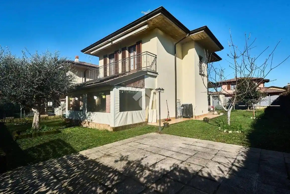 Villa in vendita a Comazzo