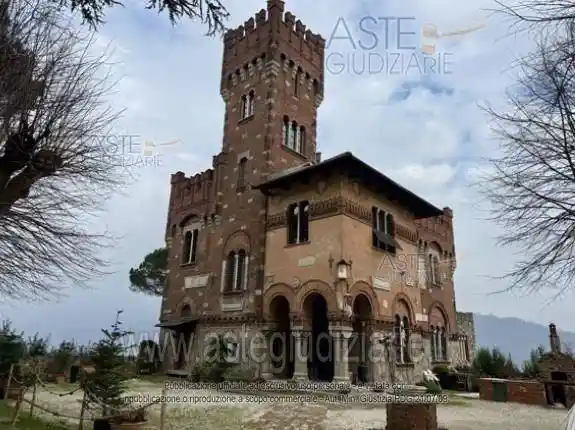 Palazzo - Stabile in vendita a Serra Riccò