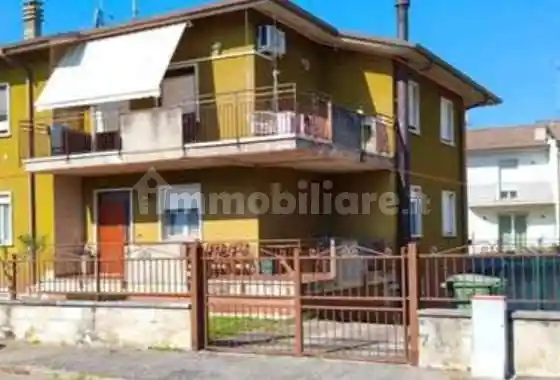 Casa indipendente in vendita a Villafranca di Verona