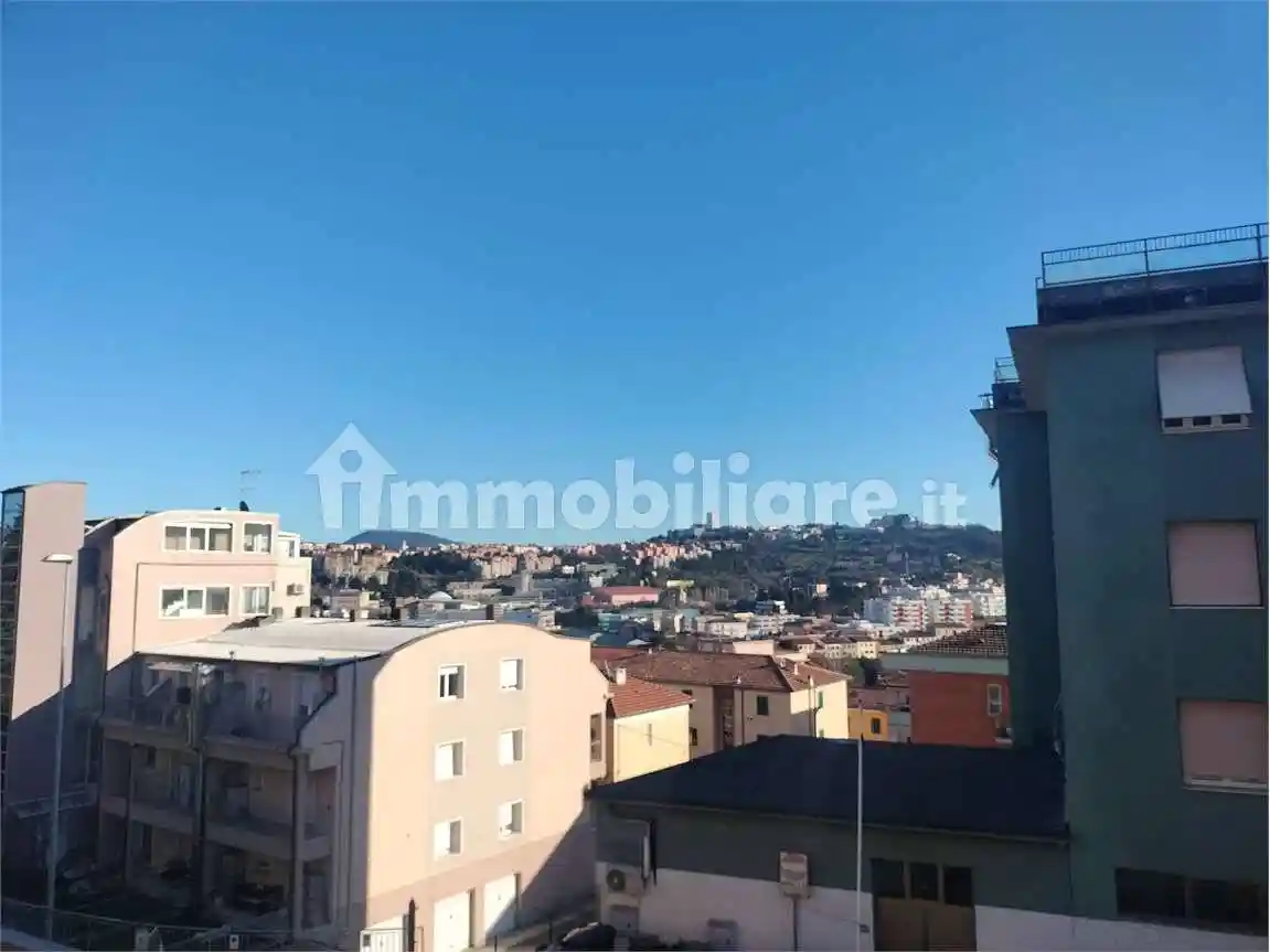 Appartamento in affitto a Ancona