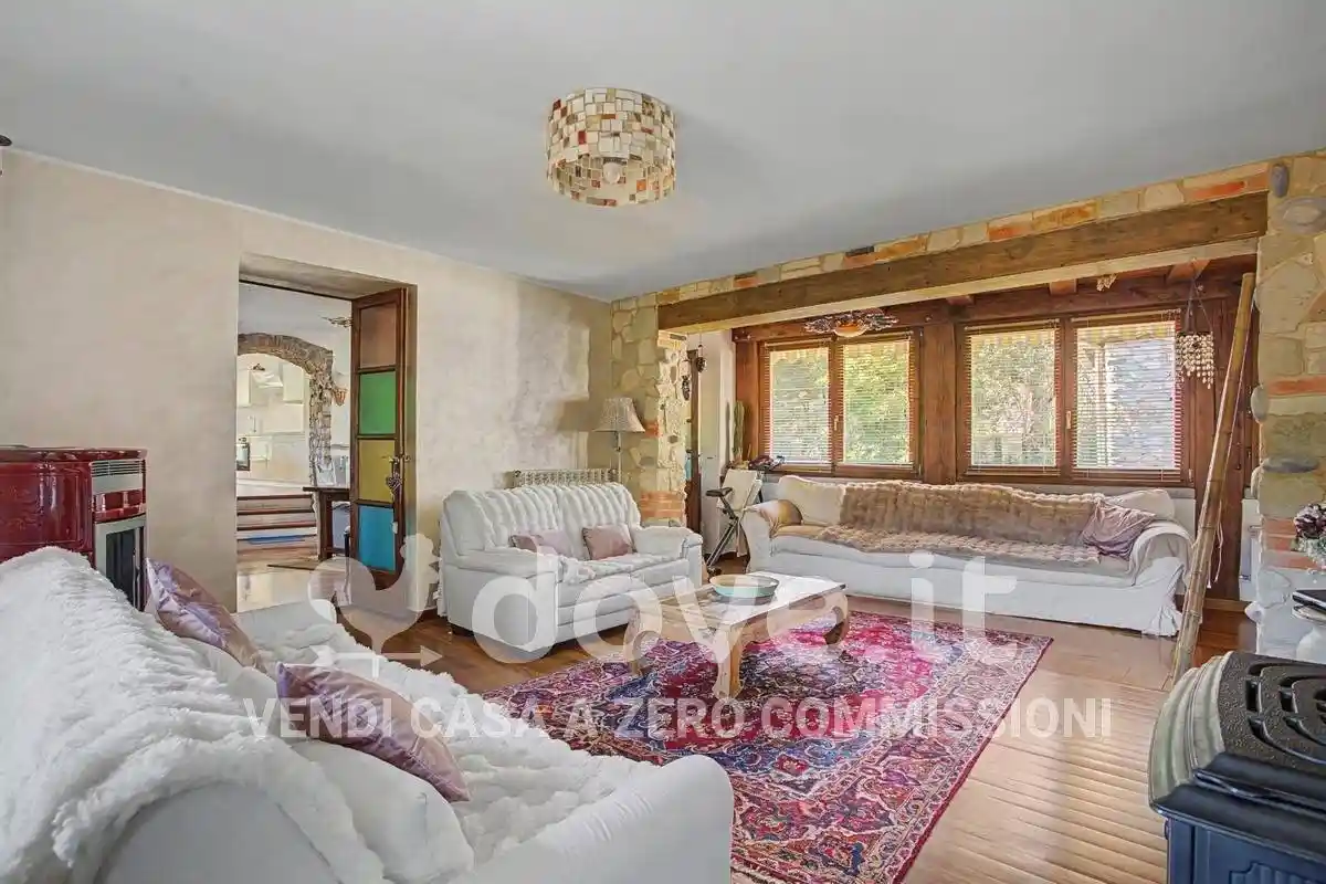 Casa indipendente in vendita a Masciago Primo