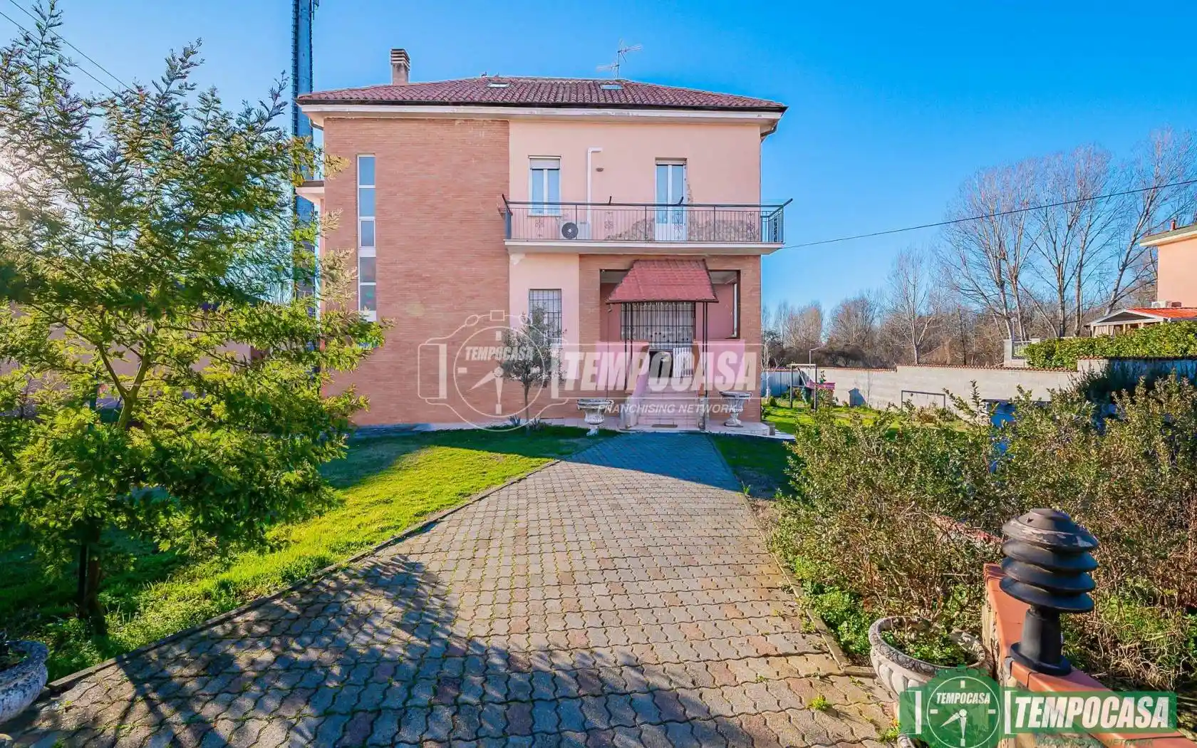 Villa in vendita a Tavazzano con Villavesco