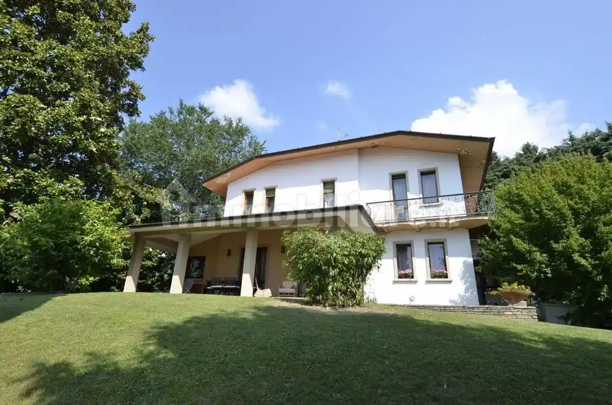 Villa in vendita a Erba