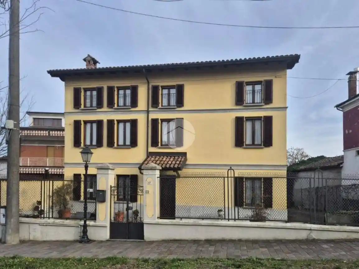 Casa indipendente in vendita a Rovescala