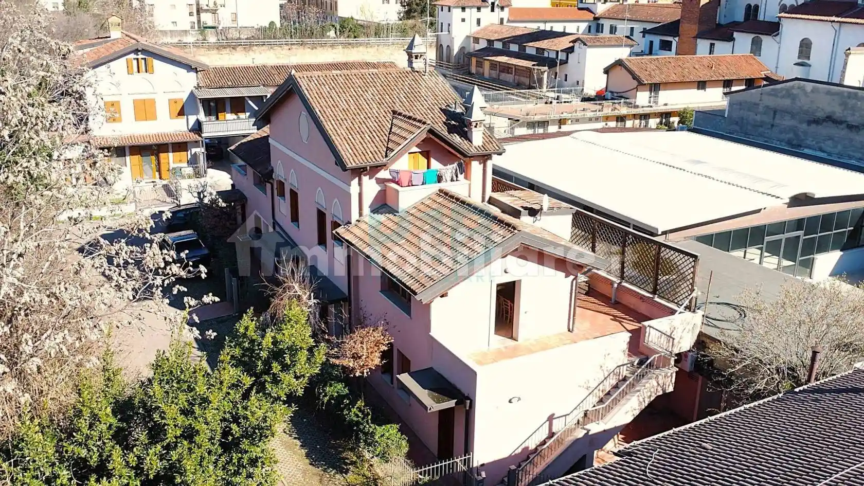 Palazzo - Edificio in vendita a Brescia