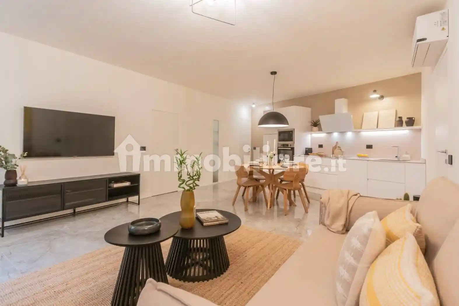 Appartamento in vendita a Carate Urio