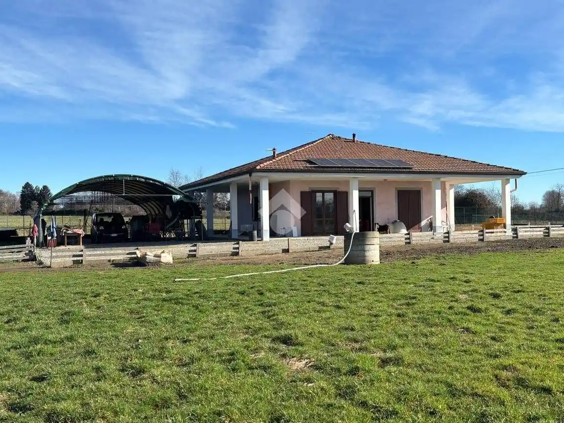 Villa in vendita a Agrate Conturbia