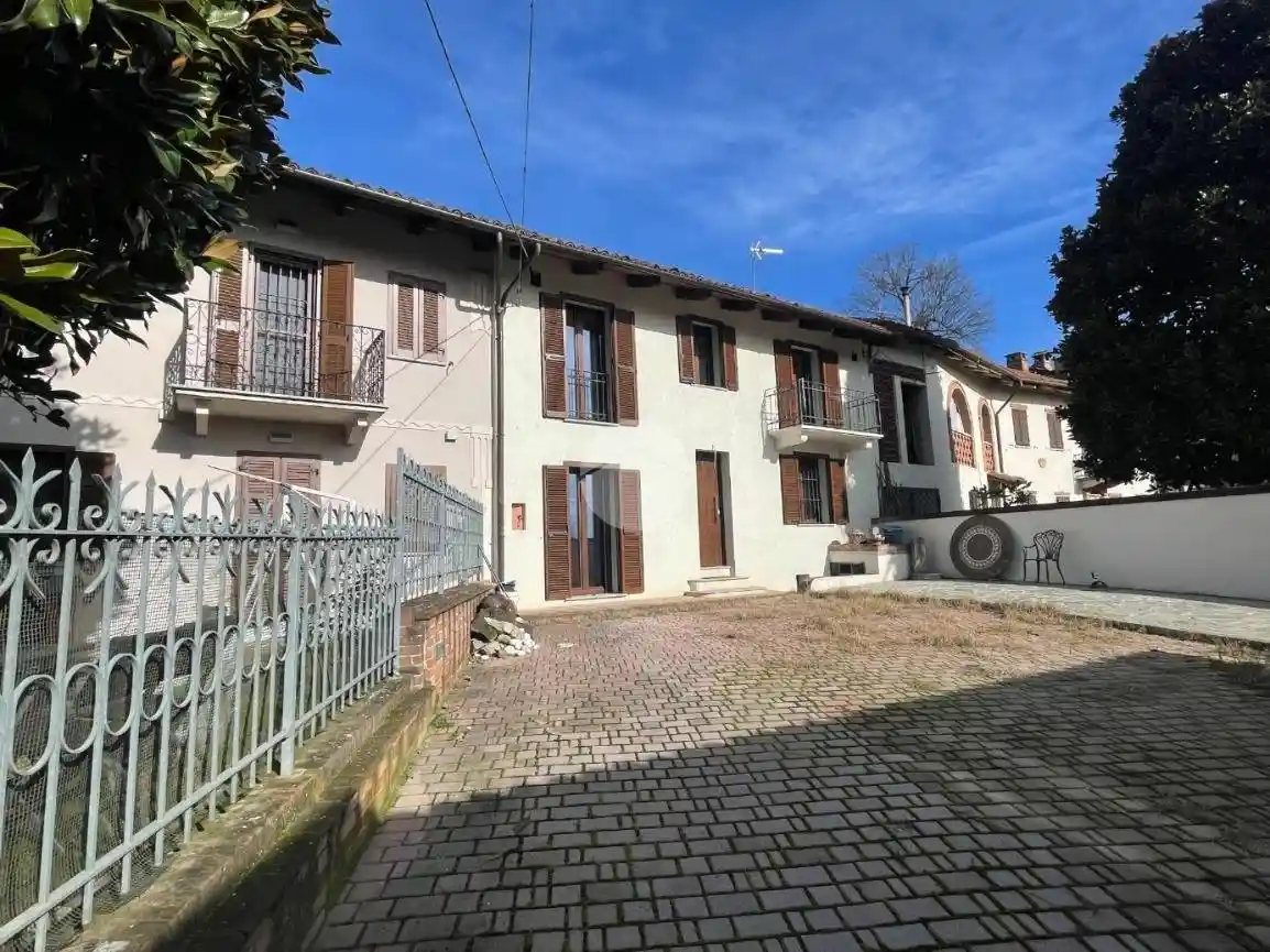 Casa indipendente in vendita a Azzano d'Asti