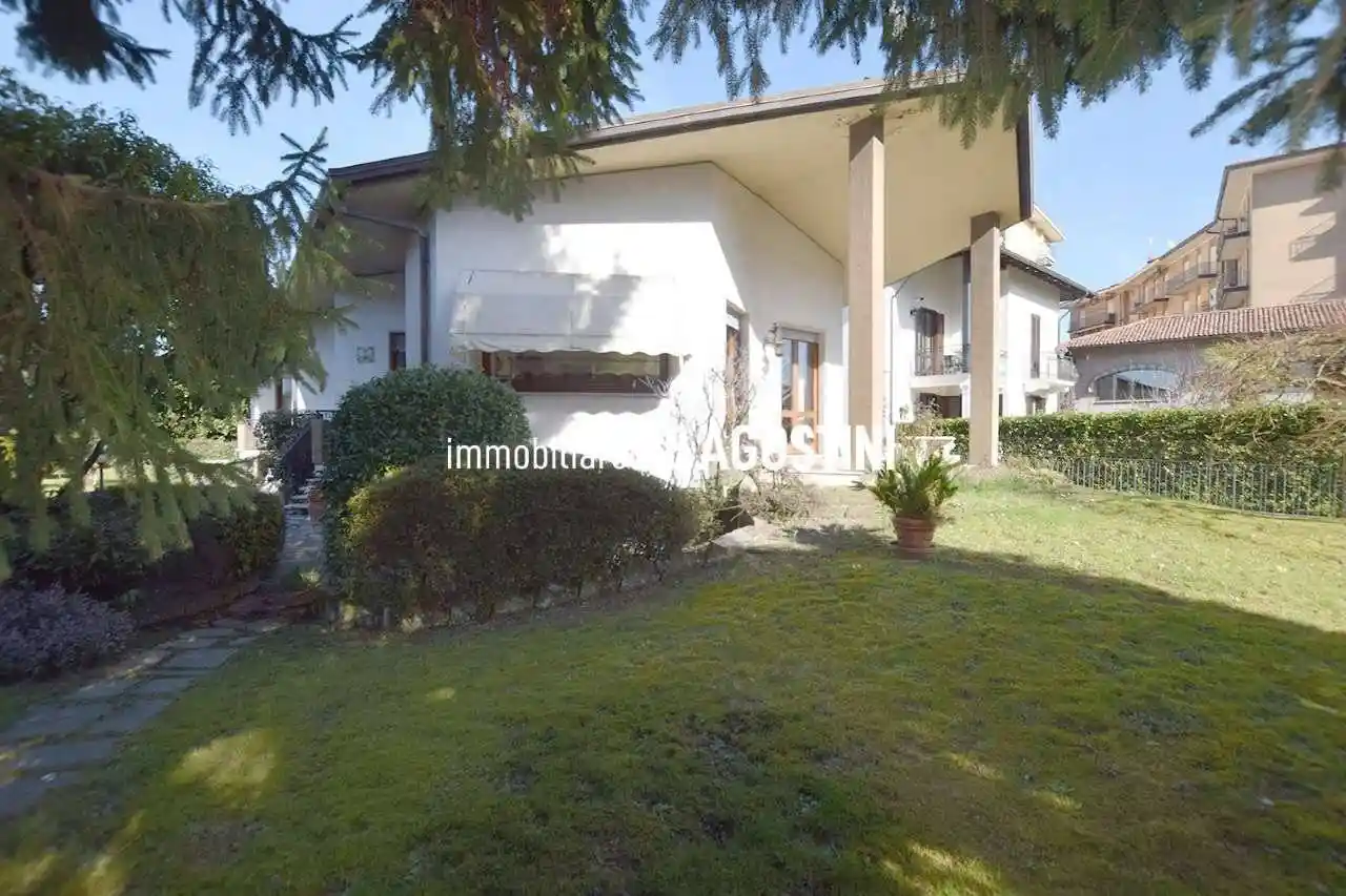 Villa in vendita a Arona