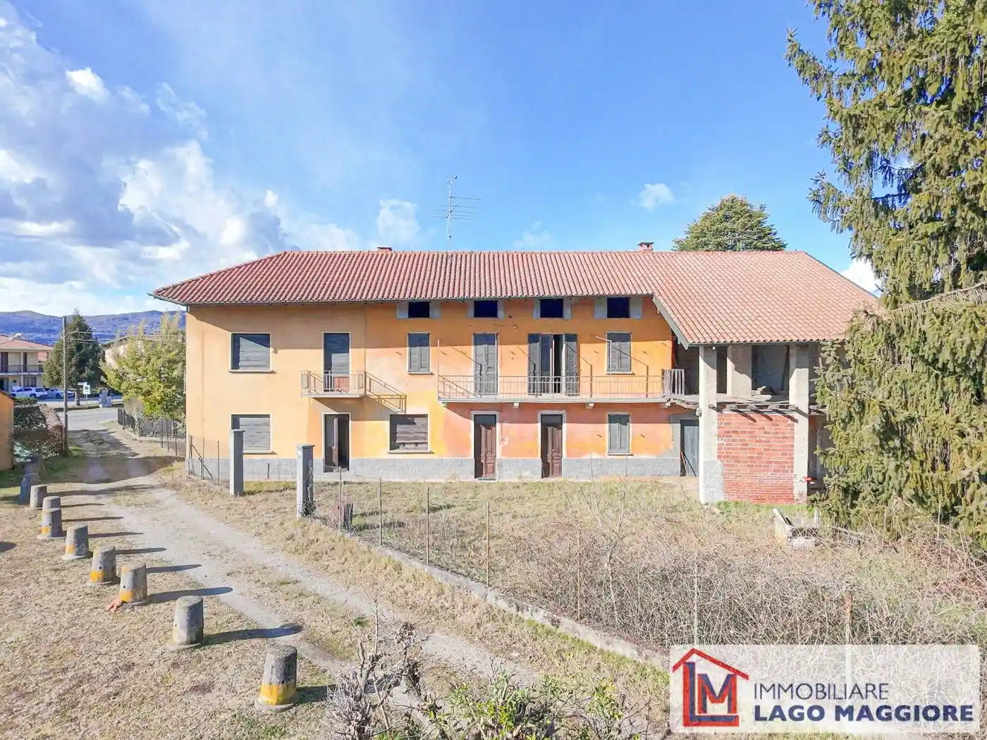 Villa in vendita a Angera