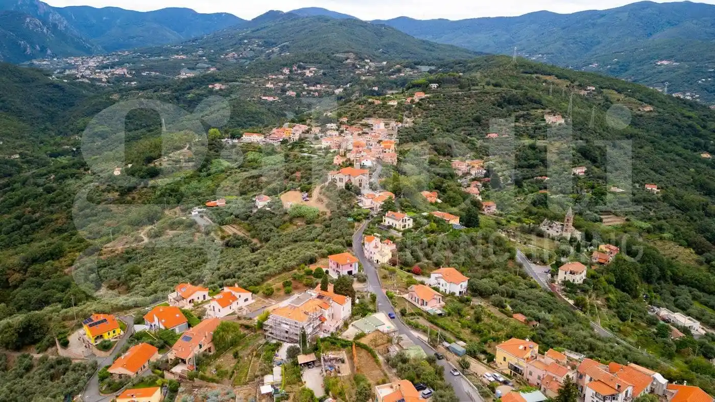 Casa indipendente in vendita a Finale Ligure