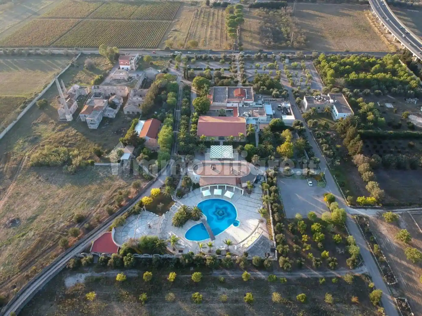 Palazzo - Edificio in vendita a Lequile