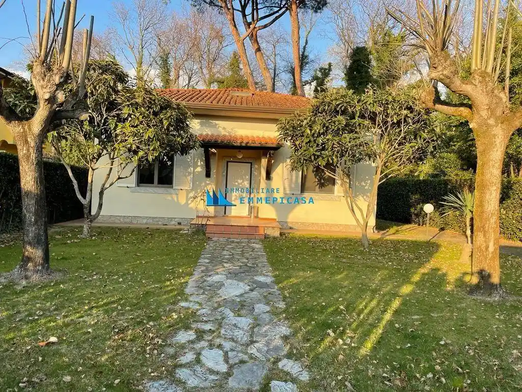 Villa in affitto a Montignoso