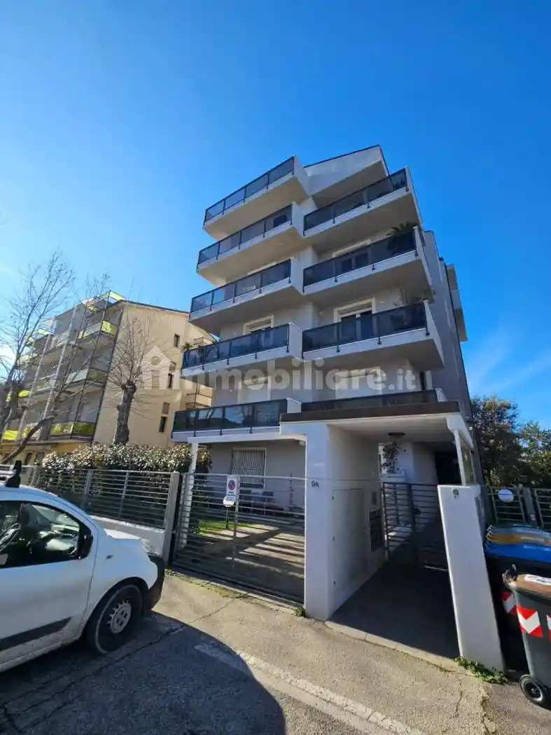 Palazzo - Edificio in vendita a Rimini