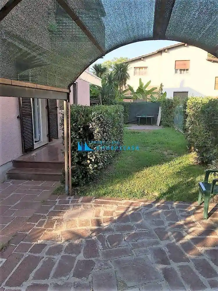 Appartamento in affitto a Montignoso