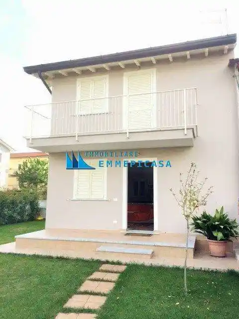 Villetta a schiera in affitto a Montignoso