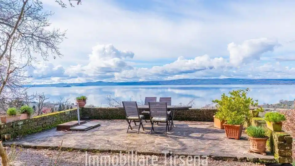 Villa in vendita a Bolsena