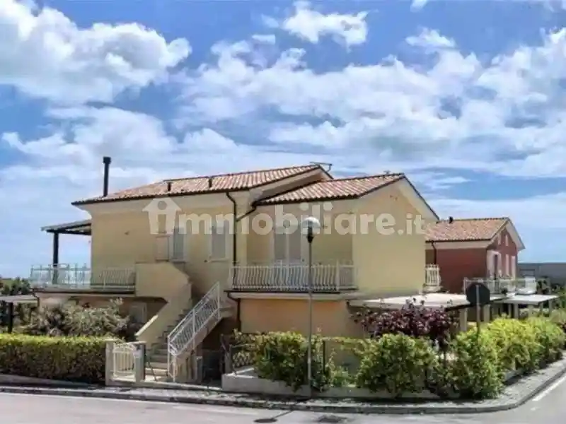 Appartamento in vendita a Montecalvo in Foglia