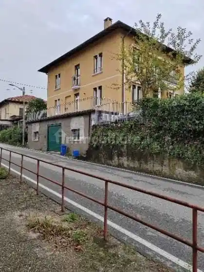 Casa indipendente in vendita a Gavirate