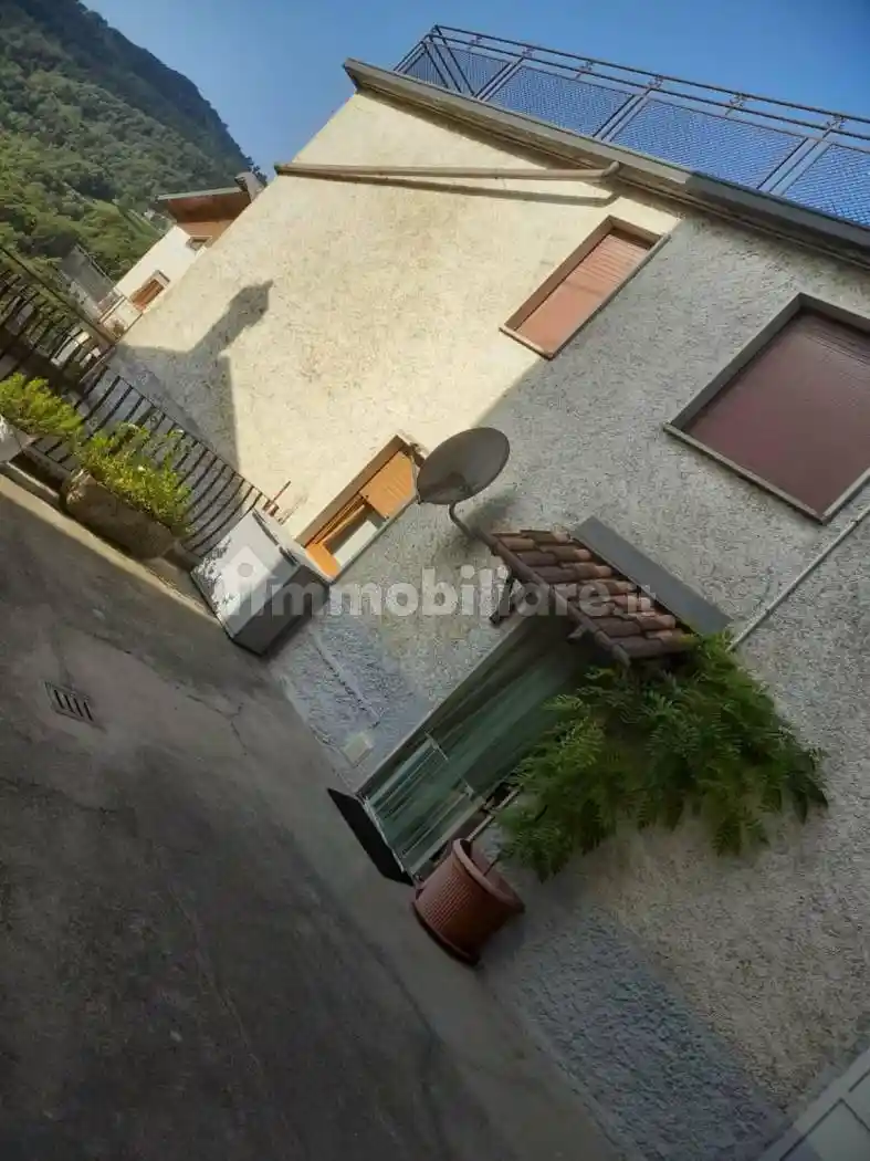 Appartamento in vendita a Val Brembilla