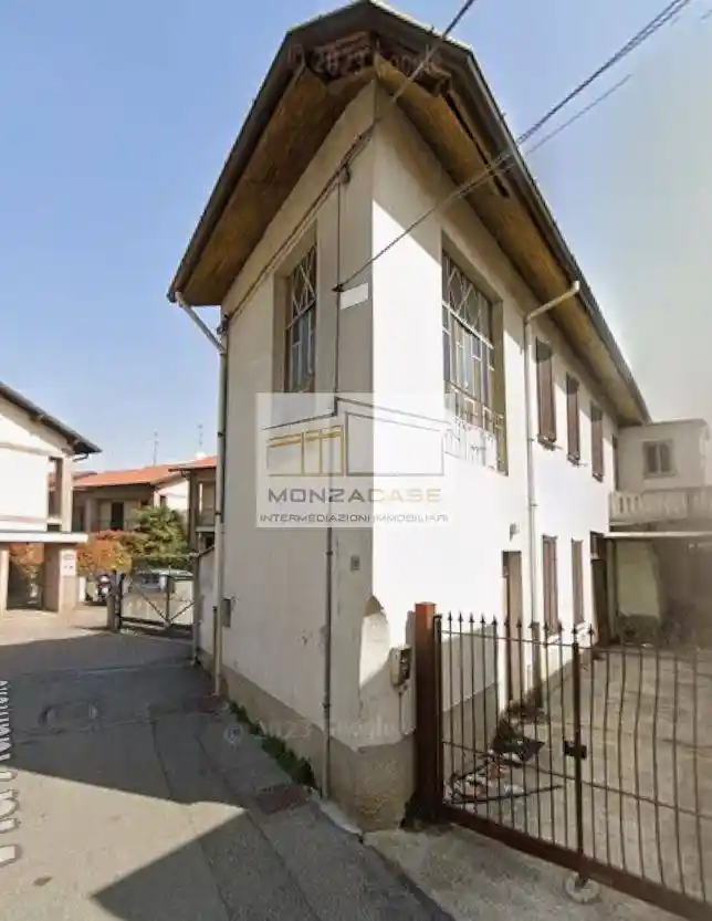 Casa indipendente in vendita a Carate Brianza