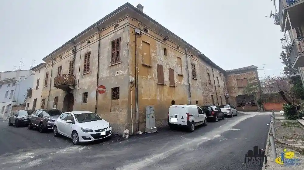 Palazzo - Edificio in vendita a Viadana
