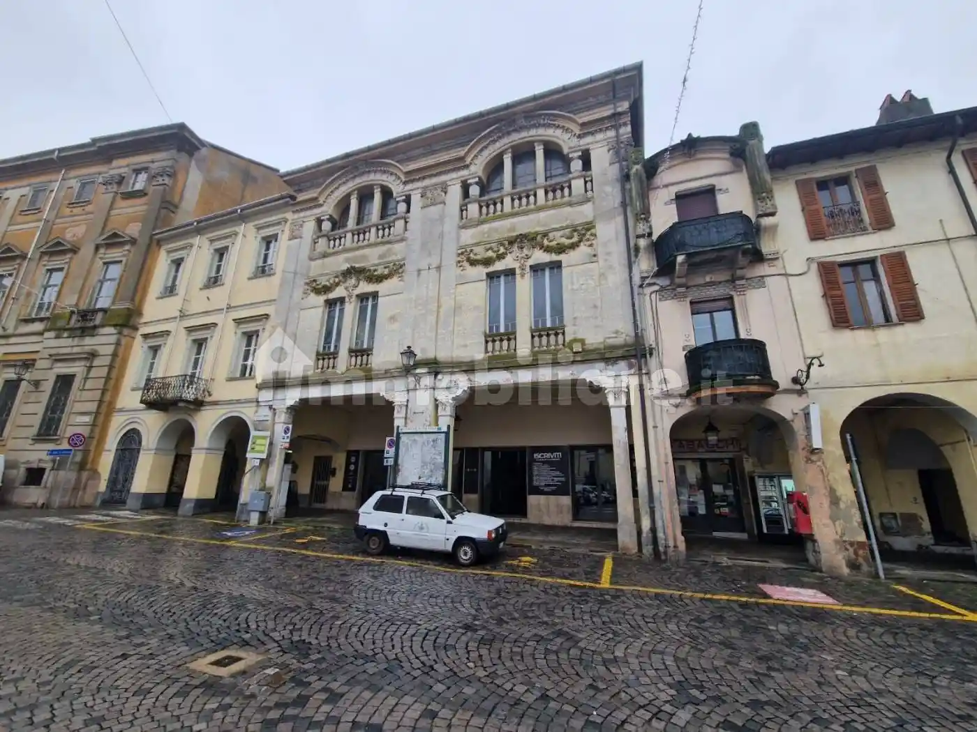 Palazzo - Edificio in vendita a Valenza