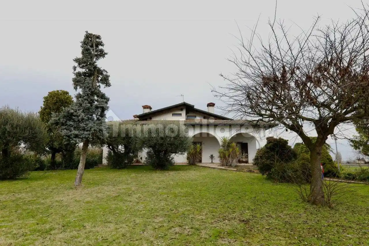 Casa indipendente in vendita a Urbana