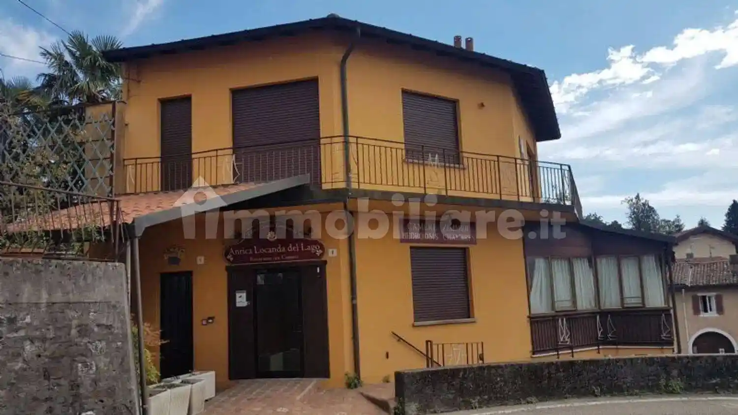 Palazzo - Edificio in vendita a Laveno-Mombello