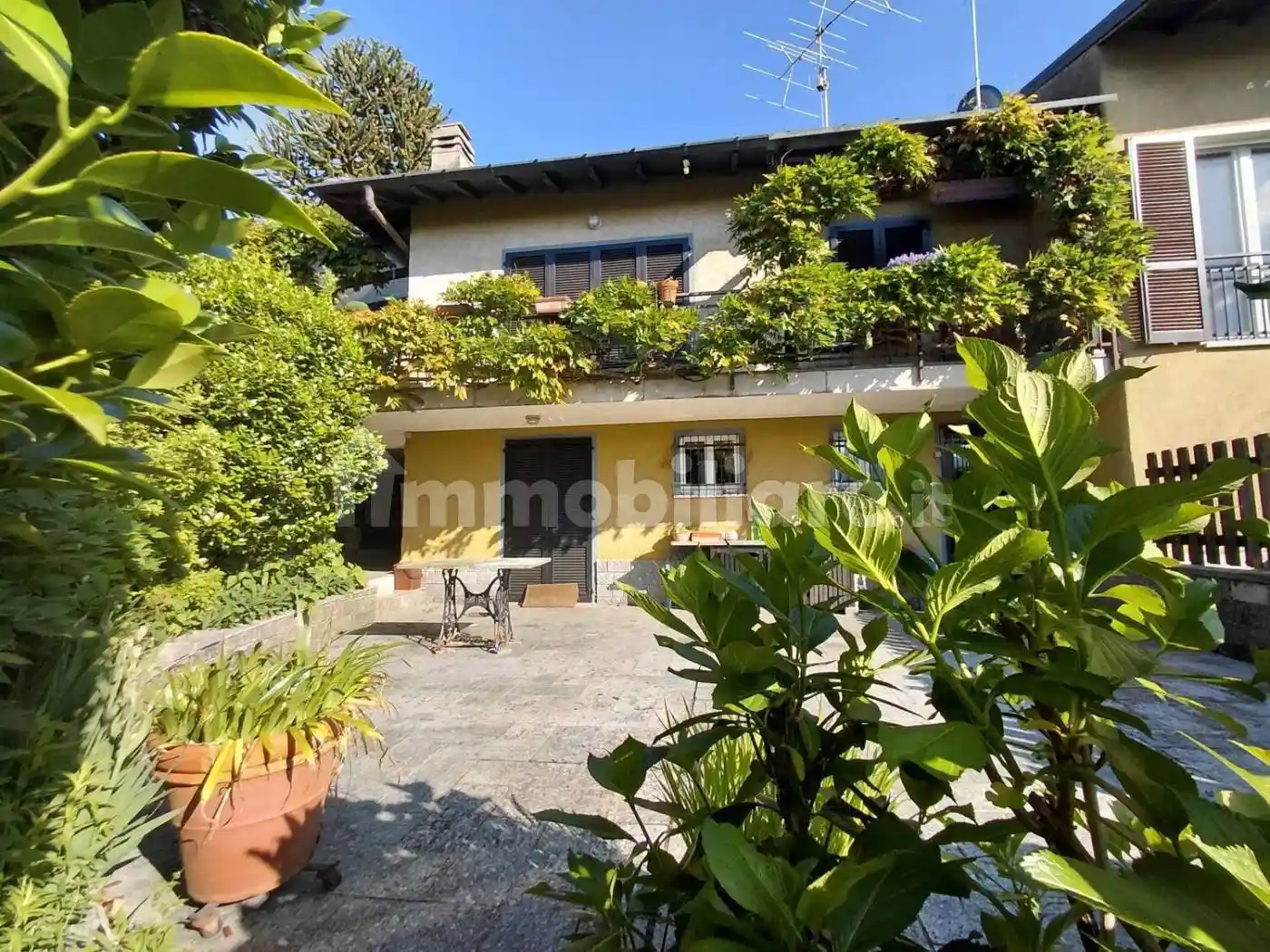 Villa in vendita a Castelveccana