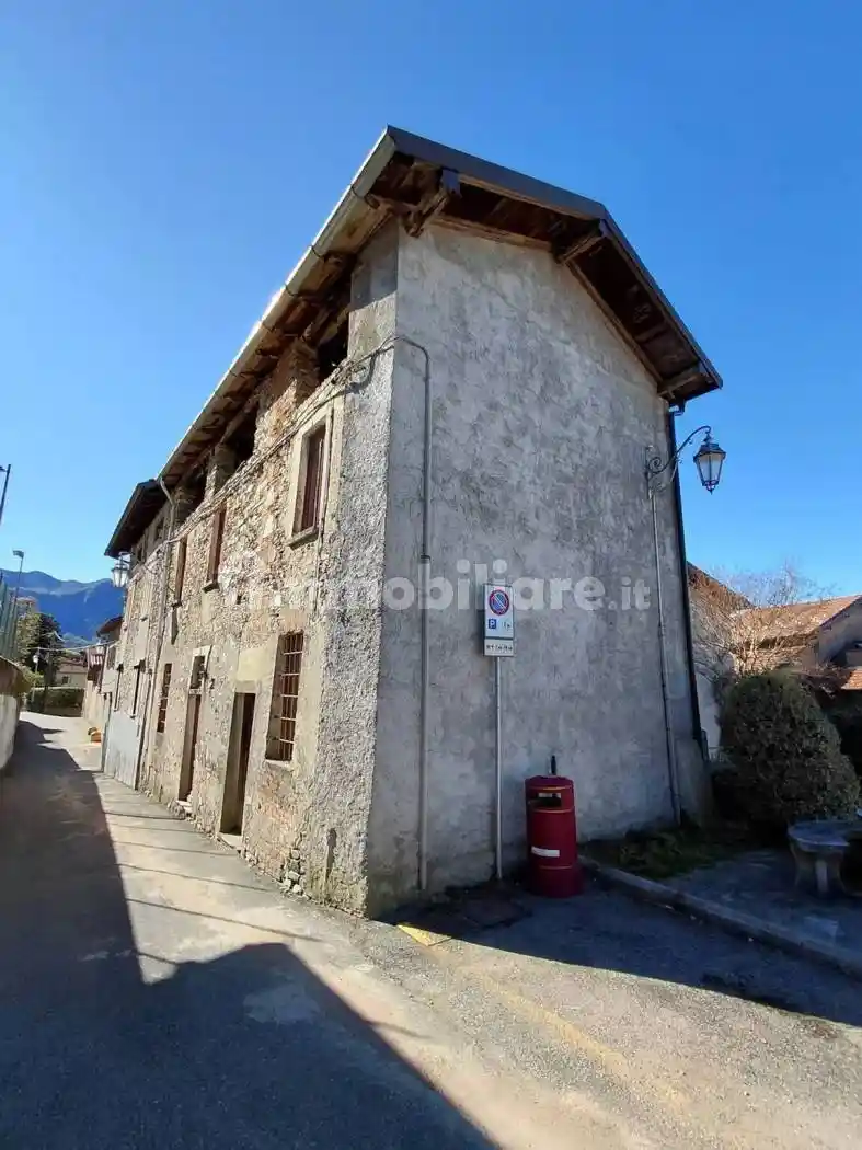 Villa in vendita a Porto Valtravaglia