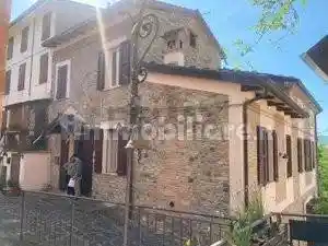 Casa indipendente in vendita a Varano de' Melegari