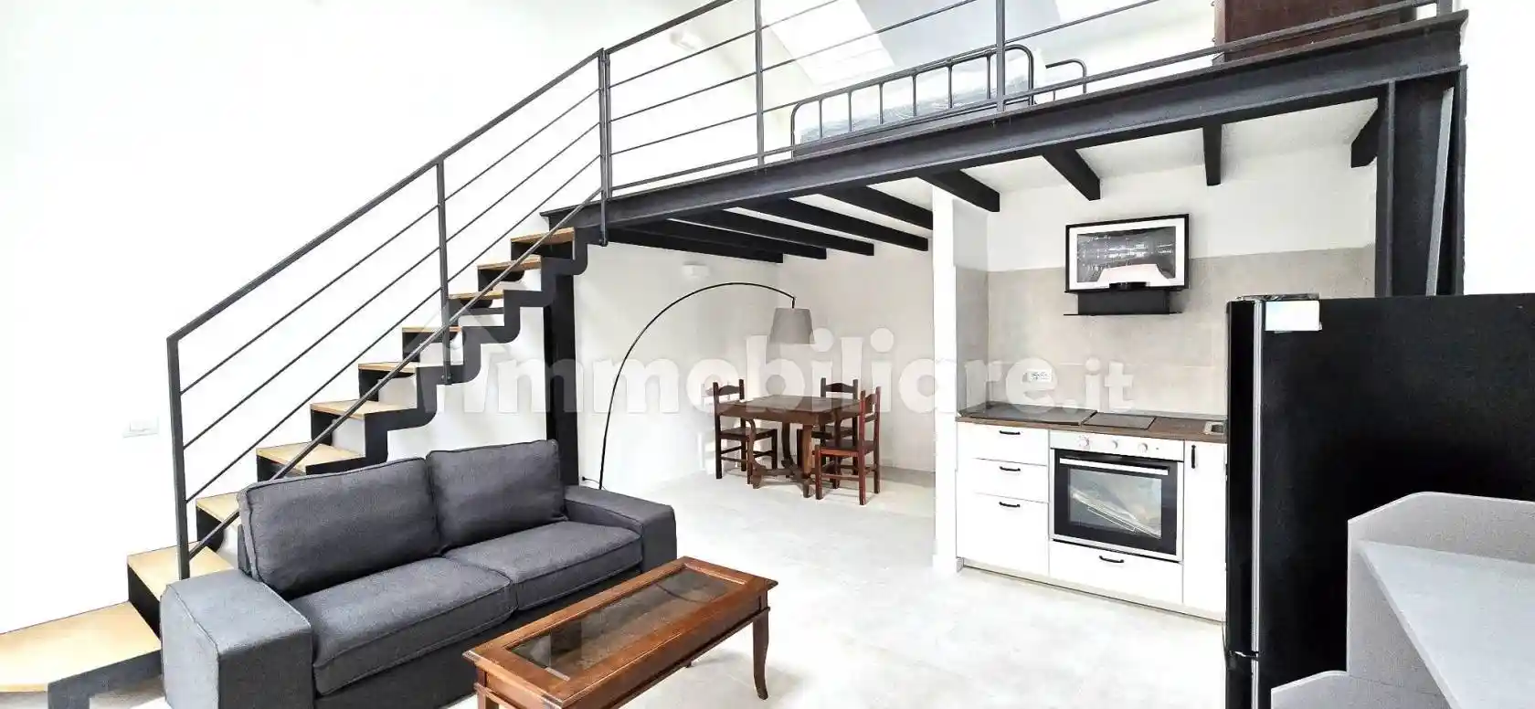 Appartamento in affitto a Angera