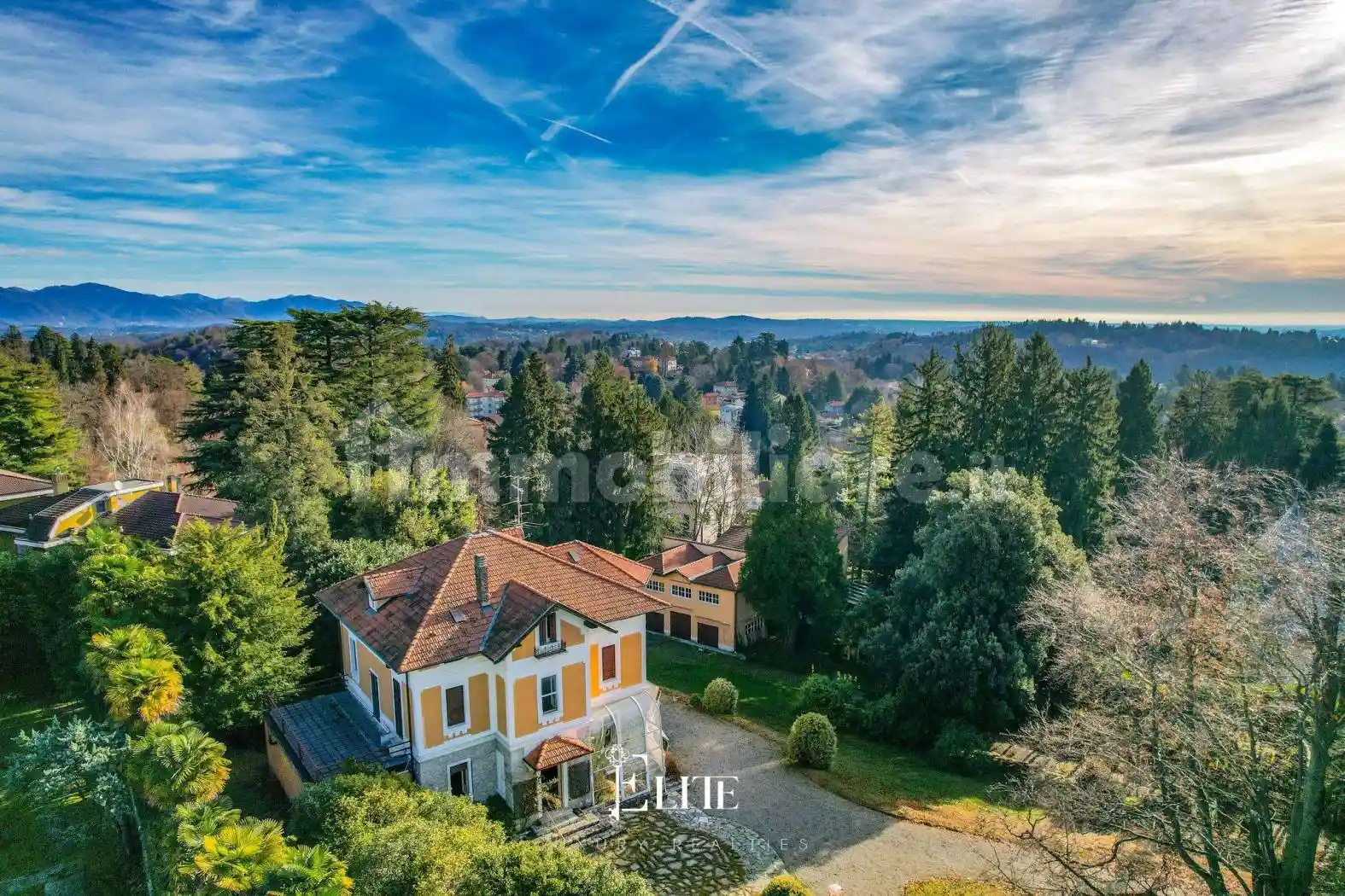 Villa in vendita a Varese