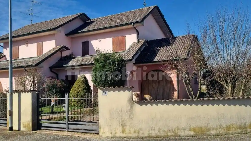 Villa in vendita a San Bassano