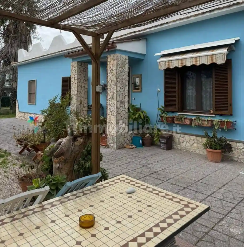 Villa in vendita a Latina
