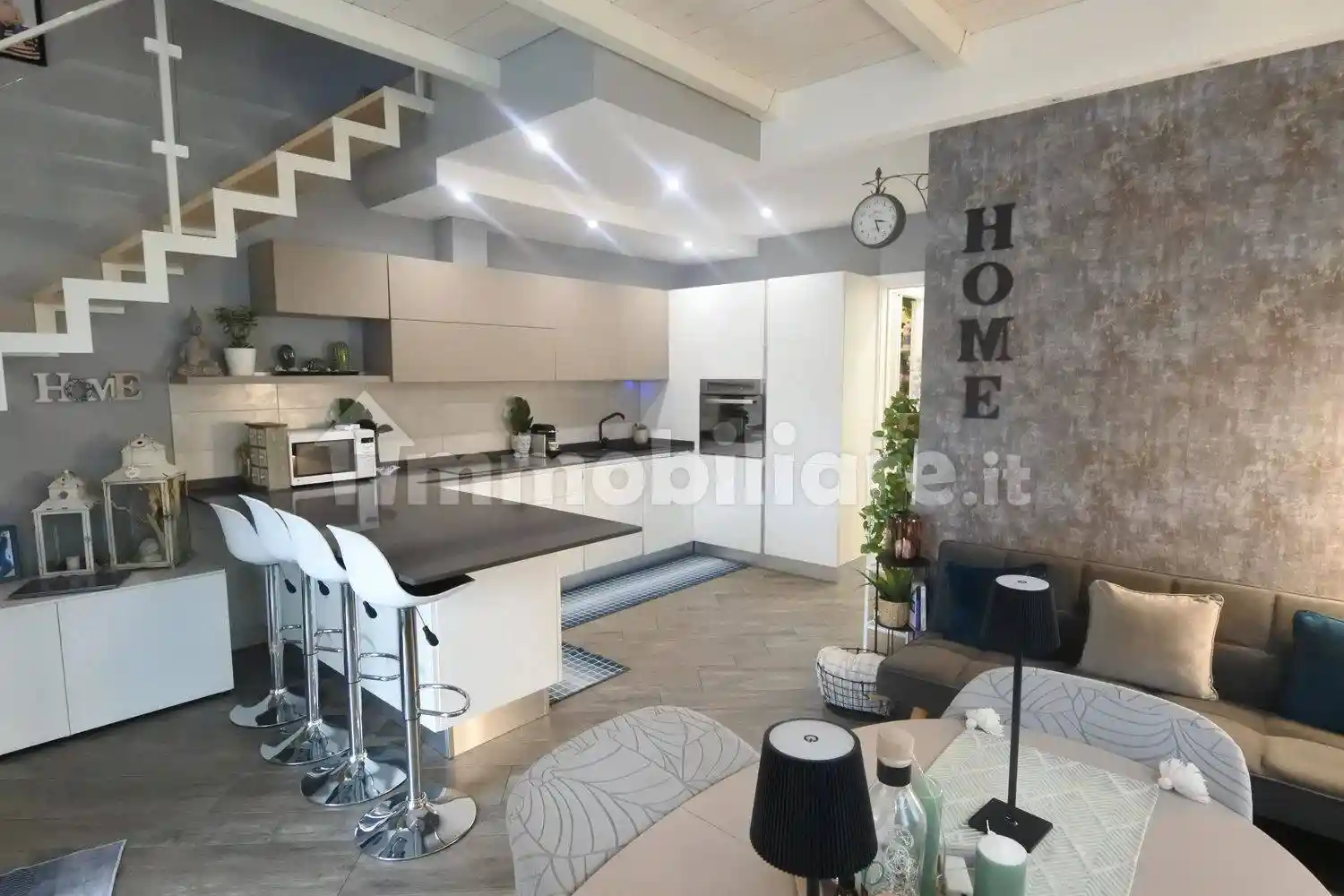 Casa indipendente in vendita a Prato