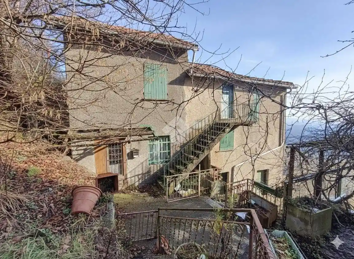 Casa indipendente in vendita a Savignone