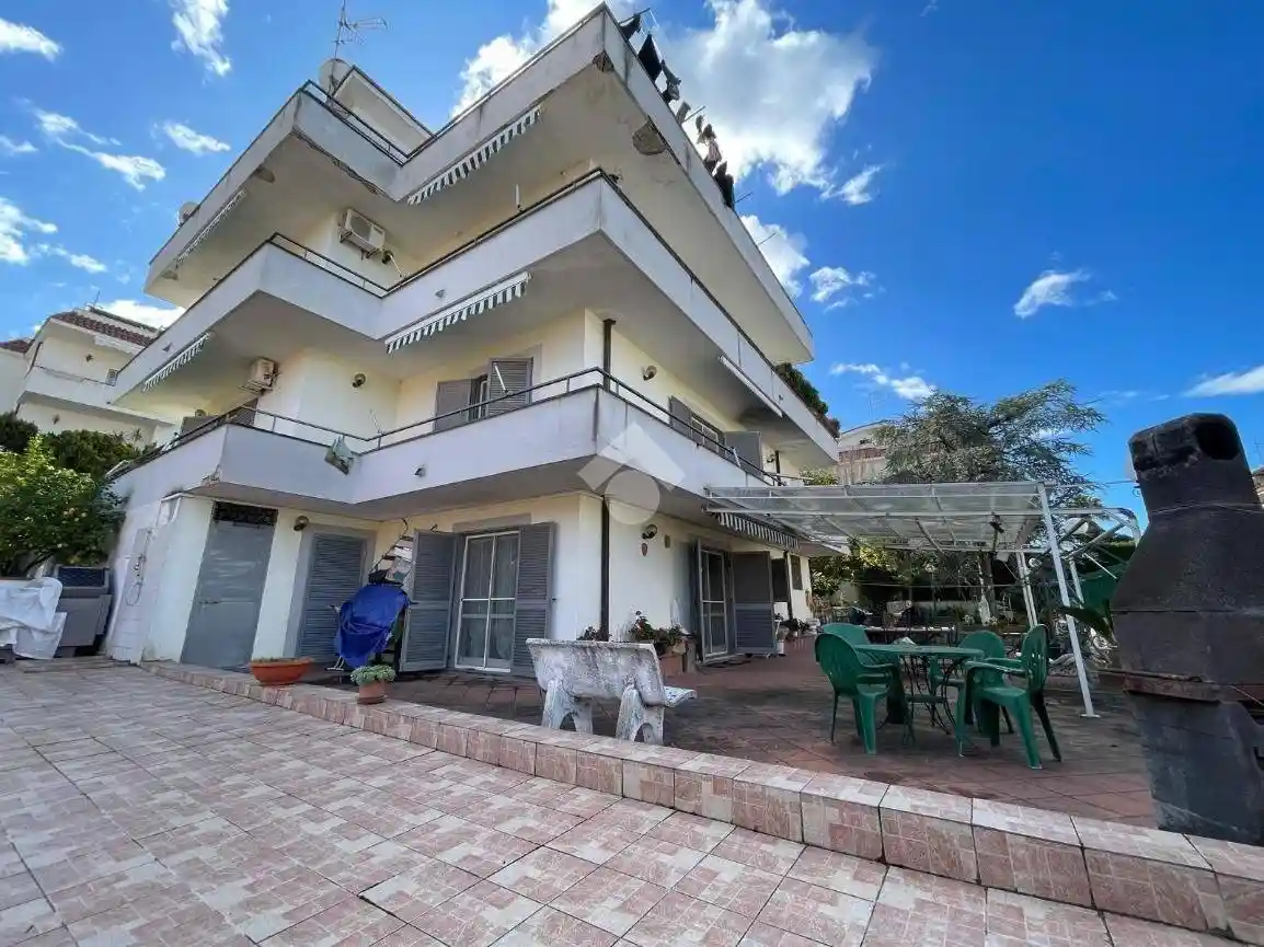 Villa in vendita a Pollena Trocchia