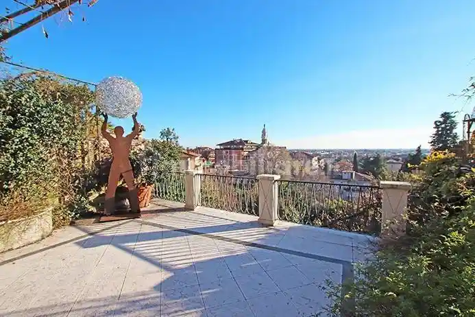 Casa indipendente in vendita a Bergamo