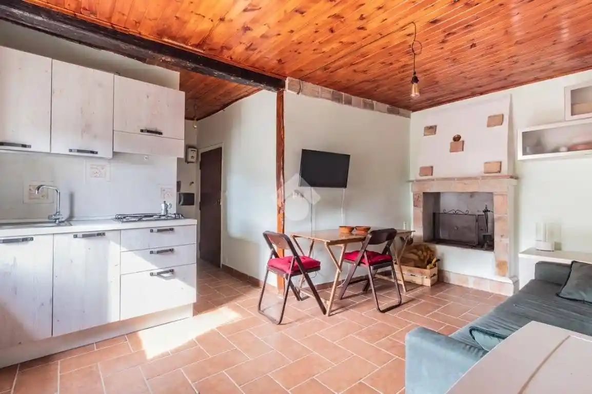 Appartamento in vendita a Caprarola