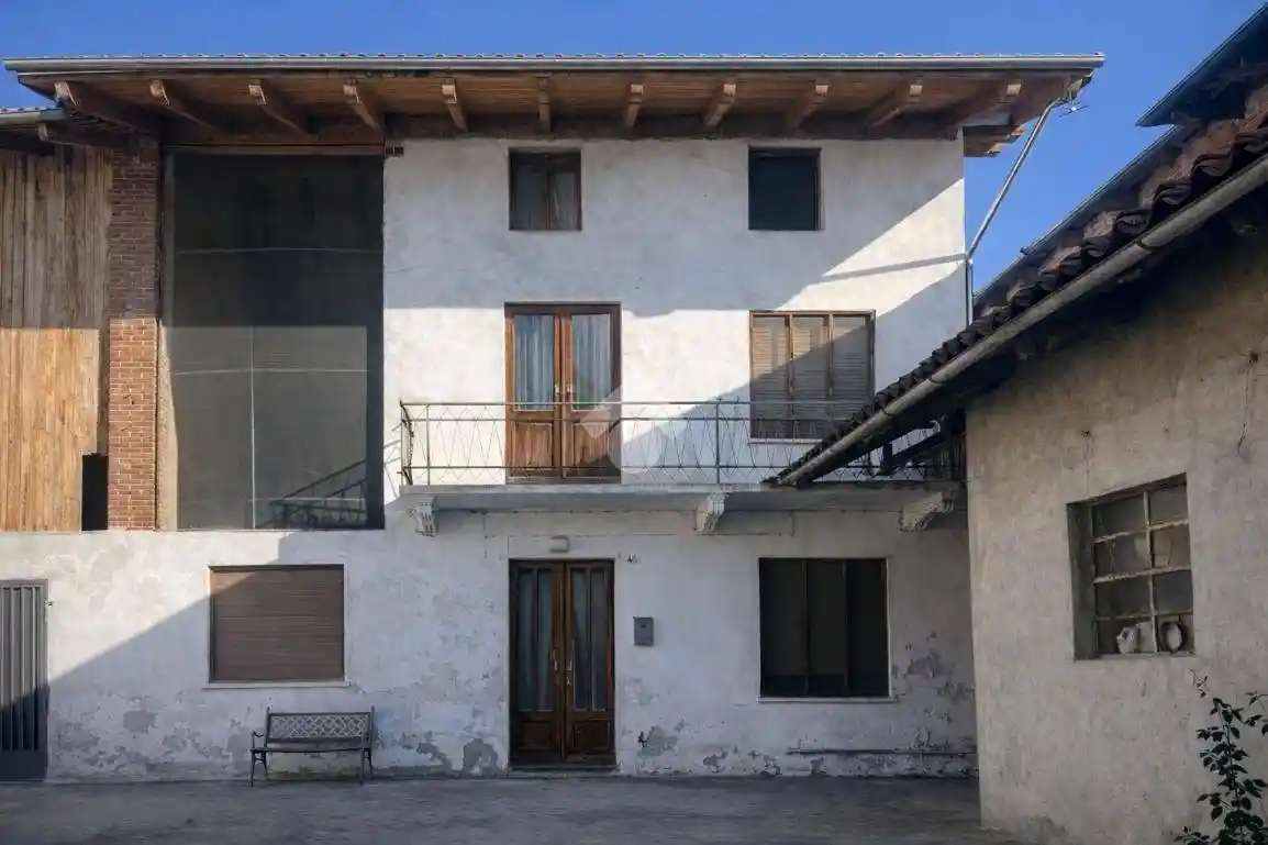 Casa indipendente in vendita a Alice Castello