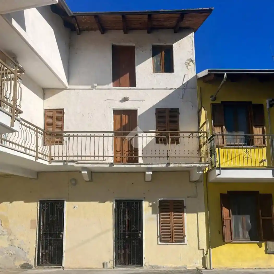 Casa indipendente in vendita a Alice Castello